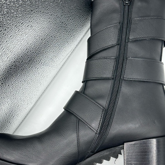 Black boot - Picture 6 of 8